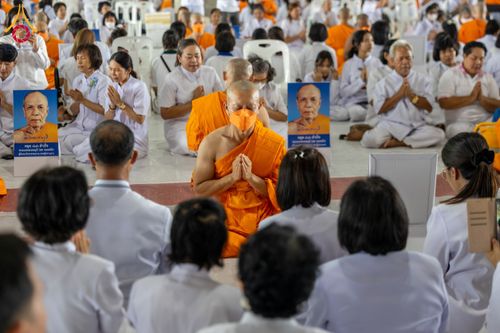 ภาพ No.62529:พิธีถวายบาตรเเละไทยธรรม ในโครงการอุปสมบทหมู่ บูชาธรรมหลวงพ่อธัมมชโย พ.ศ.2567 ณ ลานธรรม พระมหาธรรมกายเจดีย์ วันที่ 13 เมษายน พ.ศ.2567
