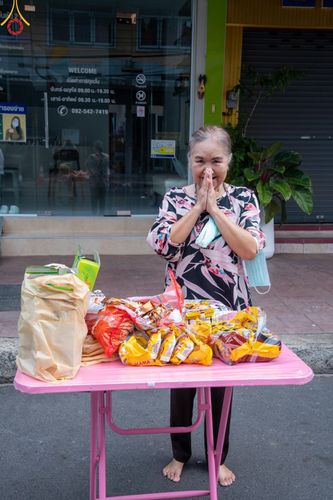 ภาพ No.62019:สามเณรจากศูนย์อบรมเยาวชนสุรินทร์ ออกบิณฑบาต รอบอำเภอเมือง จ.สุรินทร์ ในโครงการบรรพชาสามเณร ฟื้นฟูพระพุทธศาสนาทั่วไทย วันที่ 9 เมษายน พ.ศ. 2567