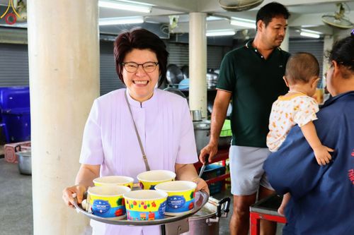 ภาพ No.170477:พิธีทอดกฐิน ณ วัดสุราษฎร์รังสรรค์ จ.ปทุมธานี ในโครงการกฐินสามัคคีทั่วไทย 30,000 วัด บูชาธรรม 80 ปี หลวงพ่อธัมมชโย โดยคณะศิษยานุศิษย์วัดพระธรรมกาย วันที่ 27 ตุลาคม พ.ศ. 2567