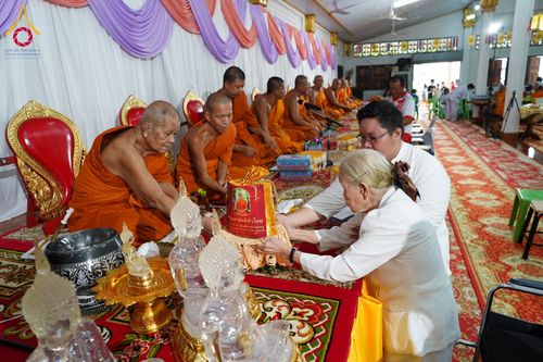 ภาพ No.170524:พิธีทอดกฐิน ณ วัดทองประดิษฐ์ จ.สุพรรณบุรี ในโครงการกฐินสามัคคีทั่วไทย 30,000 วัด บูชาธรรม 80 ปี หลวงพ่อธัมมชโย โดยคณะศิษยานุศิษย์วัดพระธรรมกาย วันที่ 27 ตุลาคม พ.ศ. 2567