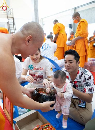 ภาพ No.86019:งานบุญครบรอบ 12 ปี ณ ศูนย์อบรมเยาวชนนครปฐม วันเสาร์ ที่ 19 สิงหาคม พ.ศ. 2566 พิธีทอดผ้าป่าบำรุงศูนย์ และพิธีเจริญพระพุทธมนต์ ฉลองหอฉันคุณยายฯ ประธานสงฆ์  พระมหาคมสัน  ธมฺมาสนฺโน ประธานบุญพิธี กัลฯสุนทรินทร์  จันทนา และคณะเจ้าภาพจังหวัดนครปฐม