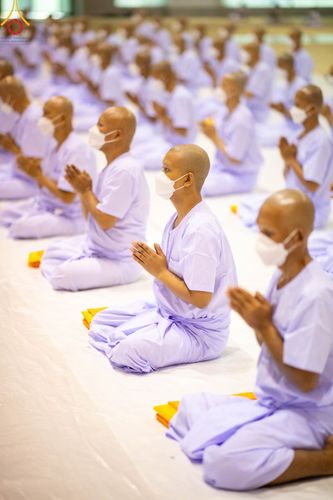 ภาพ No.101633:พิธีขอบรรพชา, พิธีขอสรณคมน์และศีล, พิธีถวายบาตร ในโครงการอุปสมบทหมู่ รุ่นบูชาธรรมมหาปูชนียาจารย์ ณ วัดพระธรรมกาย วันที่ 9 ธันวาคม พ.ศ. 2566