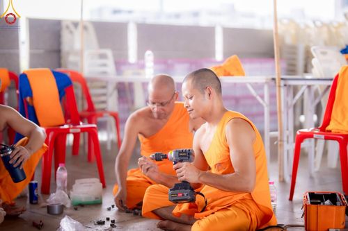 ภาพ No.219044:วันที่ 19-21 เมษายน พ.ศ. 2568 การเตรียมงานในลานธรรม , วิหารคด เพื่องานวันคุ้มครองโลก 22 เมษายน พ.ศ. 2568