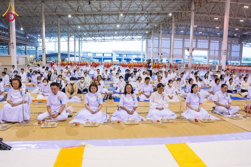 ภาพ No.202654:พิธีถวายภัตตาหารเป็นสังฆทาน แด่พระธรรมยาตรา ณ วัดพระธรรมกาย ตำบลคลองสาม อำเภอคลองหลวง จังหวัดปทุมธานี ในโครงการธรรมยาตรา กตัญญูบูชา มหาปูชนียาจารย์ พระมงคลเทพมุนี(สด จนฺทสโร) พระผู้ปราบมาร อนุสรณ์สถาน 7 แห่ง ปีที่ 13 วันที่ 28 มกราคม พ.ศ. 2568