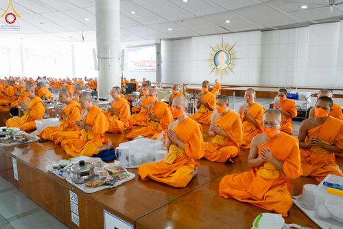 ภาพ No.115513:พิธีเจริญพระพุทธมนต์ และถวายภัตตาหาร ในวาระครบ 115 ปี วันคล้ายวันเกิด คุณยายอาจารย์ มหารัตนอุบาสิกาจันทน์ ขนนกยูง (ผู้ให้กำเนิดวัดพระธรรมกาย) วันศุกร์ที่ 19 มกราคม พ.ศ. 2567 ณ หอฉันคุณยายอาจารย์ วัดพระธรรมกาย