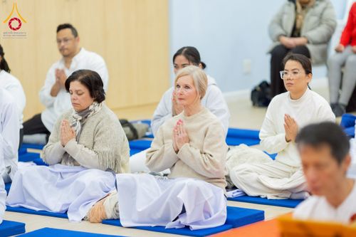 ภาพ No.233254:วันอาทิตย์ที่ 6 กรกฎาคม พ.ศ. 2568 พิธีถวายมหาสังฆทานแด่คณะสงฆ์ทั่วโลกและพิธีตักบาตรเนื่องในวันเข้าพรรษา  ณ วัดพุทธเคปทาวน์ ประเทศแอฟริกาใต้