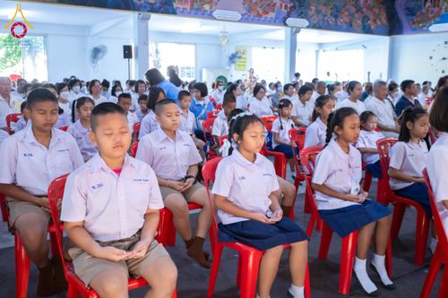 ภาพ No.197417:พิธีทอดผ้าป่าทำนุบำรุงศาสนสถาน ณ วัดโบสถ์(บน) ตำบลบางคูเวียง อำเภอบางกรวย จังหวัดนนทบุรี ในโครงการธรรมยาตรา กตัญญูบูชา มหาปูชนียาจารย์ พระมงคลเทพมุนี(สด จนฺทสโร) พระผู้ปราบมาร อนุสรณ์สถาน 7 แห่ง ปีที่ 13 วันที่ 17 มกราคม พ.ศ. 2568