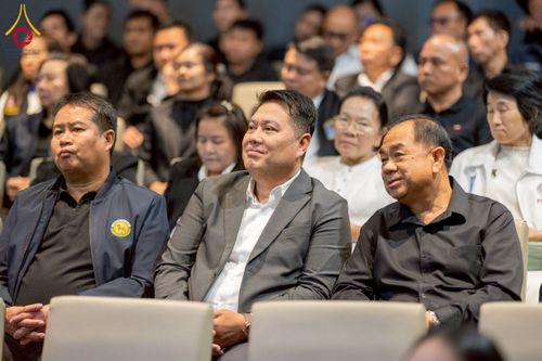 ภาพ No.271895:วันที่ 22 พฤศจิกายน พ.ศ. 2568 ผู้ว่าฯ ปทุมธานี ลงพื้นที่เยี่ยม “อำเภอคลองหลวง” พร้อมชมการเตรียมความพร้อมเทศกาลสวนดอกไม้ปทุมธานี “ทุ่งสวรรค์ ตะวันฉาย” ณ วัดพระธรรมกาย