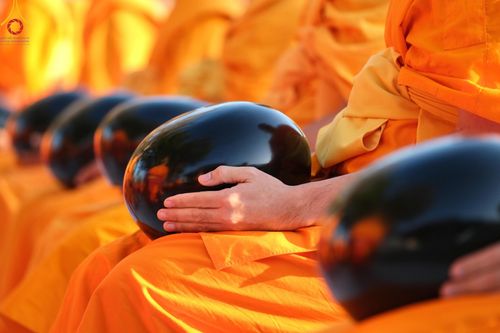 ภาพ No.195310:พิธีตักบาตรพระธรรมยาตรา ณ อนุสรณ์สถานลำดับที่ 3 สถานที่เกิดใหม่ในเพศสมณะ วัดสองพี่น้อง ต.ต้นตาล อ.สองพี่น้อง จ.สุพรรณบุรี ในโครงการธรรมยาตรา กตัญญูบูชา มหาปูชนียาจารย์ พระมงคลเทพมุนี(สด จนฺทสโร) พระผู้ปราบมาร ปีที่ 13 วันที่ 15 มกราคม พ.ศ.2568