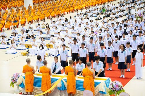 ภาพ No.146060:วันมหารำลึก ครั้งที่ 34 พิธีร่วมรำลึกถึงนักสร้างบารมีที่ล่วงลับไปแล้ว , พิธีสวดพระพุทธมนต์ ณ ห้องแก้วสารพัดนึก 1 วัดพระธรรมกาย วันเสาร์ที่ 27 กรกฎาคม พ.ศ. 2567