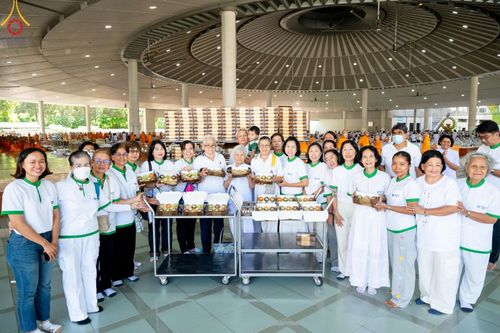 ภาพ No.143152:พิธีถวายภัตตาหารเพื่อเป็นกำลังแห่งการเข้าถึงธรรม ของพระภิกษุสามเณร วัดพระธรรมกาย วันเสาร์ที่ 6 กรกฏาคม พ.ศ. 2567 ณ หอฉันคุณยายอาจารย์ วัดพระธรรมกาย จ.ปทุมธานี