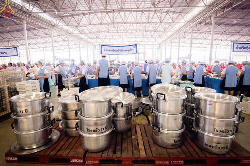 ภาพ No.60184:คณะสงฆ์ 10,000 กว่าวัดฉันภัตตาหารเพล ในวันคุ้มครองโลก วันจันทร์ที่ 22 เมษายน พ.ศ. 2567 ณ สภาธรรมกายสากล วัดพระธรรมกาย