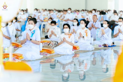 ภาพ No.81066:พิธีบุพเปตพลี ครั้งที่ 135 ร่วมอุทิศบุญแด่หมู่ญาติที่ล่วงลับไปแล้ว และสืบทอดอายุพระพุทธศาสนา วันศุกร์ที่ 19 พฤษภาคม พ.ศ. 2566 (วันพระ แรม 15 ค่ำ เดือน 6) ณ หอฉันคุณยายอาจารย์ วัดพระธรรมกาย