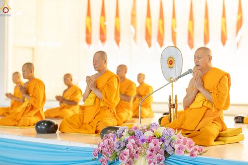 ภาพ No.240369:วันพุธที่ 27 สิงหาคม พ.ศ. 2568 พิธีตักบาตร ในวันธรรมชัย ณ วัดพระธรรมกาย จ.ปทุมธานี