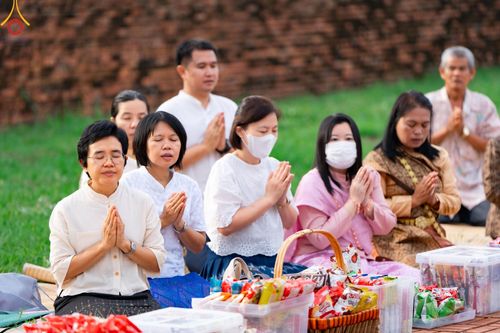 ภาพ No.138496:พิธีตักบาตร วัดราชบูรณะ จ.พระนครศรีอยุธยา วันที่ 25 พฤษภาคม พ.ศ.2567