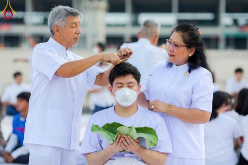 ภาพ No.99904:พิธีปลงผมธรรมทายาท โครงการอุปสมบทบูชาธรรมมหาปูชนียาจารย์ พ.ศ. 2566 ณ ลานธรรม มหาวิหารคด 8-9 ศูนย์อบรมวัดพระธรรมกาย วันอาทิตย์ที่ 3 ธันวาคม พ.ศ. 2566
