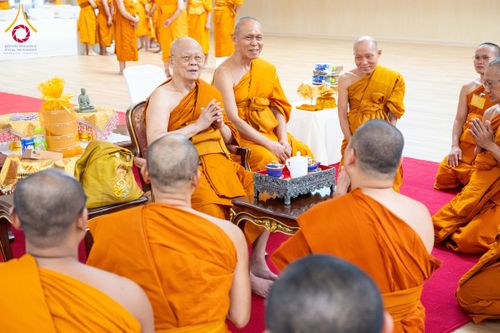 ภาพ No.208755:พระบาทสมเด็จพระเจ้าอยู่หัวทรงพระกรุณาโปรดเกล้าฯ พระราชทานภัตตาหารพระราชทาน แด่พระภิกษุ สามเณร ในการสอบบาลีสนามหลวง ณ วัดพระธรรมกาย วันที่ 22 กุมภาพันธ์ พ.ศ. 2568 ณ วัดพระธรรมกาย อำเภอคลองหลวง จังหวัดปทุมธานี