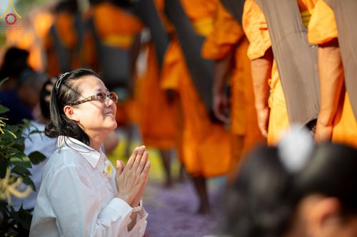 ภาพ No.201981:พิธีต้อนรับพระธรรมยาตรา ณ อนุสรณ์สถานลำดับที่ 7 สถานที่ขยายวิชชาธรรมกาย วัดพระธรรมกาย ต.คลองสาม อ.คลองหลวง จ.ปทุมธานี ในโครงการธรรมยาตรา กตัญญูบูชา มหาปูชนียาจารย์ พระมงคลเทพมุนี(สด จนฺทสโร) พระผู้ปราบมาร อนุสรณ์สถาน 7 แห่ง ปีที่ 13 วันที่ 26 มกราคม 2568