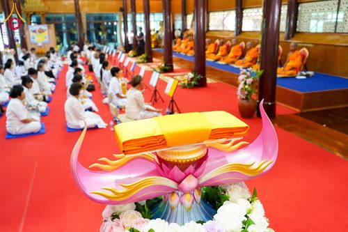 ภาพ No.183653:พิธีทอดกฐิน ณ วัดกลางธนรินทร์ จ.สิงห์บุรี ในโครงการทอดกฐินสามัคคีทั่วไทย 30,000 วัด บูชาธรรม 80 ปี หลวงพ่อธัมมชโย โดยคณะศิษยานุศิษย์วัดพระธรรมกาย วันที่ 9 พฤศจิกายน  พ.ศ. 2567