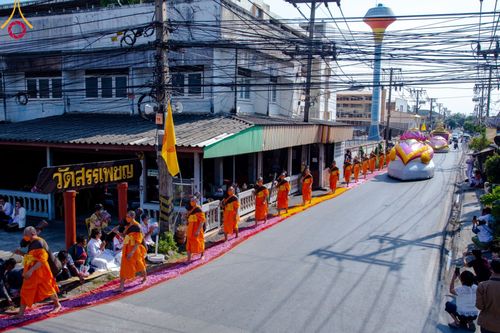 ภาพ No.107831:พิธีต้อนรับพระธรรมยาตรา ในโครงการธรรมยาตรากตัญญูบูชา มหาปูชนียาจารย์ พระมงคลเทพมุนี(สด จนฺทสโร) พระผู้ปราบมาร อนุสรณ์สถาน 7 แห่ง ปีที่ 12 วันที่ 7 มกราคม พ.ศ. 2567 ณ อนุสรณ์สถานคลองบางนางแท่น  อ.สามพราน จ.นครปฐม
