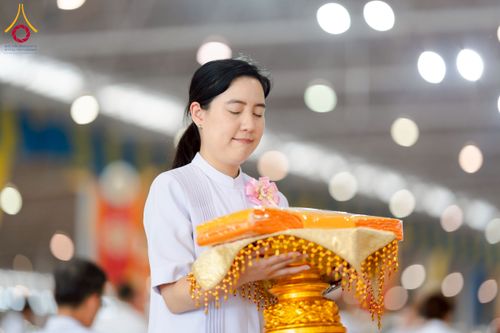 ภาพ No.215360:วันอาทิตย์ต้นเดือนที่ 6 เมษายน พ.ศ. 2568 ขบวนอัญเชิญผ้าป่าสมทบ มหาสังฆทาน 40,000 กว่าวัดทั่วประเทศ ณ สภาธรรมกายสากล วัดพระธรรมกาย