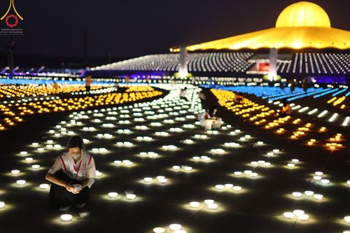 ภาพ No.67856:พิธีเจริญพระพุทธมนต์ จุดประทีปถวายเป็นพุทธบูชา และพิธีฉลองชัยสวดมนต์บทธรรมจักร 4,990,000,082 จบ เนื่องในวาระอายุวัฒนมงคลครบ 82 ปี หลวงพ่อทัตตชีโว ณ พระมหาธรรมกายเจดีย์ วัดพระธรรมกาย จ.ปทุมธานี วันพุธที่ 21 ธันวาคม พ.ศ. 2565