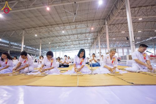 ภาพ No.202275:พิธีถวายภัตตาหารเป็นสังฆทาน แด่พระธรรมยาตรา ณ วัดพระธรรมกาย ตำบลคลองสาม อำเภอคลองหลวง จังหวัดปทุมธานี ในโครงการธรรมยาตรา กตัญญูบูชา มหาปูชนียาจารย์ พระมงคลเทพมุนี(สด จนฺทสโร) พระผู้ปราบมาร อนุสรณ์สถาน 7 แห่ง ปีที่ 13 วันที่ 27 มกราคม พ.ศ. 2568