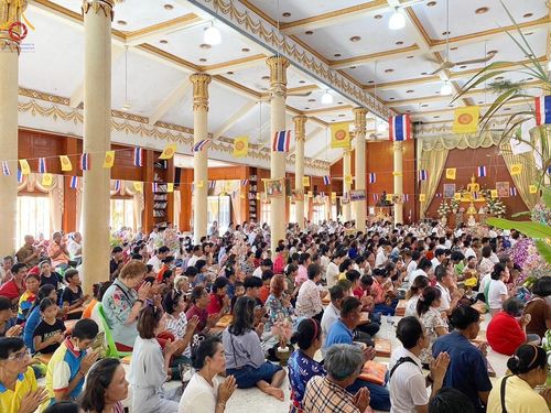 ภาพ No.170895:พิธีทอดกฐิน ณ วัดสระสี่เหลี่ยม ต.ดอนรวก อ.ดอนตูม จ.นครปฐม ในโครงการกฐินสามัคคีทั่วไทย 30,000 วัด บูชาธรรม 80 ปี หลวงพ่อธัมมชโย โดยคณะศิษยานุศิษย์วัดพระธรรมกาย วันที่ 27 ตุลาคม พ.ศ. 2567