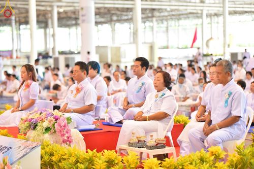 ภาพ No.139035:พิธีตักบาตร , พิธีบูชาข้าวพระ ณ ห้องแก้วสารพัด 1 สภาธรรมกายสากล วัดพระธรรมกาย วันอาทิตย์ต้นเดือนที่ 2 มิถุนายน พ.ศ. 2567