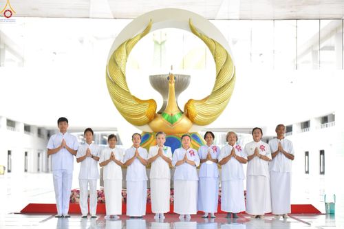 ภาพ No.230391:วันที่ 28 มิถุนายน พ.ศ. 2568 พิธีถวายภัตตาหารเมนูสวรรค์ เพื่อการบรรลุธรรม ณ หอฉันคุณยายอาจารย์ฯ วัดพระธรรมกาย