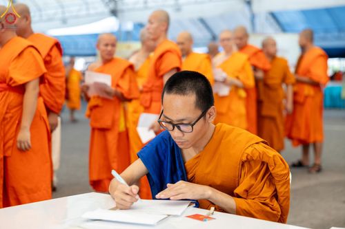 ภาพ No.60287:การต้อนรับพระสังฆาธิการ 10,000 กว่าวัดทั่วประเทศ พิธีมอบปัจจัยช่วยเหลือครู 4 จังหวัดชายแดนภาคใต้ พิธีปฏิบัติธรรม ในวันคุ้มครองโลก วันจันทร์ที่ 22 เมษายน พ.ศ.2567 ณ วัดพระธรรมกาย จ.ปทุมธานี