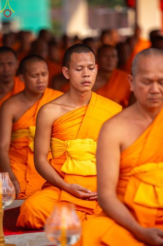 ภาพ No.201541:พิธีจุดประทีปถวายเป็นพุทธบูชา และบูชาธรรมมหาปูชนียาจารย์ ณ อาคารธรรมยาตรา กตัญญูบูชามหาปูชนียาจารย์ ตรงข้ามวัดปากน้ำภาษีเจริญ จ.กรุงเทพมหานคร ในโครงการธรรมยาตรา กตัญญูบูชา มหาปูชนียาจารย์ พระมงคลเทพมุนี(สด จนฺทสโร) พระผู้ปราบมาร อนุสรณ์สถาน 7 แห่ง