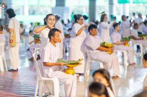 ภาพ No.242927:วันที่ 31 สิงหาคม พ.ศ. 2568 พิธีตัดปอยผมและปลงผม โครงการอุปสมบทหมู่บูชาธรรม ครบรอบ 108 ปี วันครูผู้ค้นพบวิชชาธรรมกาย ณ วัดพระธรรมกาย