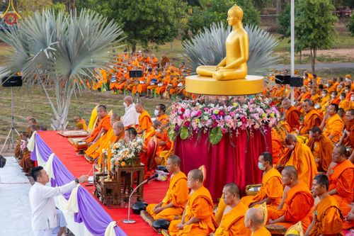 ภาพ No.103811:พิธีตักบาตรพระ 1,000 รูป ครั้งที่ 7 ถวายเป็นพุทธบูชา เพื่อช่วยเหลือคณะสงฆ์ 323 วัด 4 จังหวัดชายแดนภาคใต้ และถวายแด่คณะสงฆ์จังหวัดพิษณุโลก ณ ลานธรรมธุดงคสถานพิษณุโลก อ.วังทอง จ.พิษณุโลก วันที่ 24 ธันวาคม พ.ศ. 2566