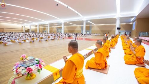 ภาพ No.225324:วันอาทิตย์ที่ 18 พฤษภาคม พ.ศ. 2568 พิธีร่วมบุญการศึกษา พระภิกษุ สามเณร ณ ห้องแก้วสารพัดนึก 2 วัดพระธรรมกาย