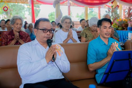 ภาพ No.177522:พิธีทอดกฐิน ณ วัดอำภาผล ต.บ้านใหม่ อ.ครบุรี จ.นครราชสีมา ในโครงการทอดกฐินสามัคคีทั่วไทย 30,000 วัด บูชาธรรม 80 ปี หลวงพ่อธัมมชโย โดยคณะศิษยานุศิษย์วัดพระธรรมกาย วันที่ 5 พฤศจิกายน พ.ศ. 2567