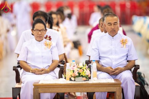 ภาพ No.127040:พิธีมอบใบประกาศเกียรติคุณองค์กรนานาชาติ และหน่วยงานที่ชักชวนคนร่วมโครงการนั่งสมาธิเพื่อสันติภาพโลกมากที่สุด วันอาทิตย์ที่ 1 มีนาคม พ.ศ. 2567 ณ สภาธรรมกายสากล วัดพระธรรมกาย