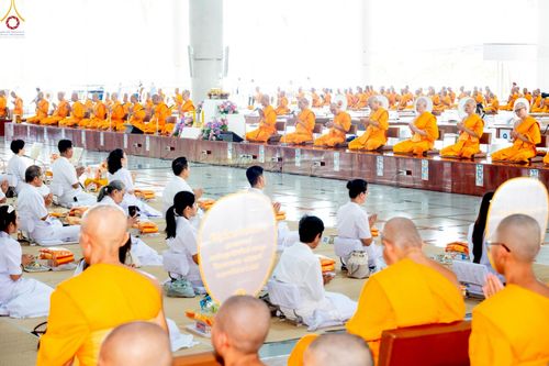 ภาพ No.234811:วันศุกร์ที่ 25 กรกฎาคม พ.ศ. 2568 (วันพระ แรม 15 ค่ำ เดือน 8) พิธีบุพเปตพลี ครั้งที่ 167 ร่วมอุทิศบุญแด่หมู่ญาติที่ล่วงลับไปแล้ว และสืบทอดอายุพระพุทธศาสนา ณ หอฉันคุณยายอาจารย์ฯ วัดพระธรรมกาย