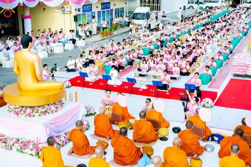 ภาพ No.150771:พิธีเจริญพระพุทธมนต์ และทำบุญตักบาตรแด่คณะสงฆ์ จำนวน 121 รูป เนื่องในโอกาสฉลองครบรอบ 120 ปี อำเภอคลองหลวง จังหวัดปทุมธานี เพื่อถวายเป็นพุทธบูชา ช่วยเหลือผู้ประสบความเดือดร้อนจากอุทกภัย และคณะสงฆ์ 323 วัด 4 จังหวัดชายแดนภาคใต้ วันเสาร์ที่ 31 สิงหาคม พ.ศ. 