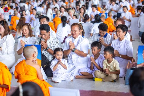 ภาพ No.134948:พิธีถวายบาตรแด่นาคธรรมทายาท ในโครงการบรรพชาสามเณรฟื้นฟูพระพุทธศาสนาทั่วไทย ณ สภาธรรมกายสากล วัดพระธรรมกาย จ.ปทุมธานี วันเสาร์ที่ 6 เมษายน พ.ศ. 2567