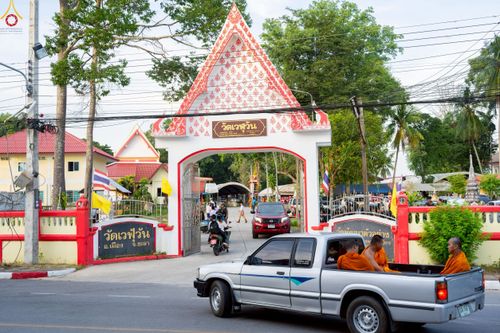 ภาพ No.234351:วันพฤหัสบดีที่ 24 กรกฎาคม พ.ศ. 2568 พิธีถวายสังฆทานแก่คณะสงฆ์ 323 วัด , พิธีมอบกองทุนหนุนแรงใจช่วยครูใต้ , พิธีทำบุญส่วนกุศลแด่ผู้วายชนม์ ในเหตุการณ์ความไม่สงบ 4 จังหวัด ชายแดนภาคใต้ (ปัตตานี , ยะลา , นราธิวาส , สงขลา) ปีที่ 21 ครั้งที่ 179 ณ วัดเวฬุวัน 