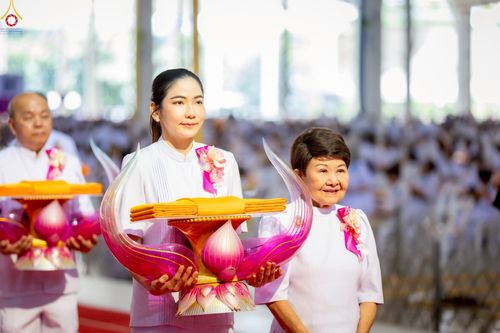 ภาพ No.277452:วันอาทิตย์ต้นเดือนที่ 7 ธันวาคม พ.ศ.2568 พิธีทอดผ้าป่าต้นสมบัติจักรพรรดิ ณ สภาธรรมกายสากล วัดพระธรรมกาย