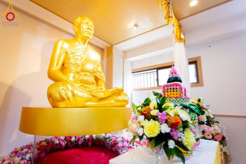 ภาพ No.221259:วันศุกร์ที่ 25 เมษายน พ.ศ. 2568 พิธีอัญเชิญรูปเหมือนพระมงคลเทพมุนี (สด จนฺทสโร) พระผู้ปราบมาร พิธีทอดผ้าป่าสามัคคี 25 ปี พิธีถวายสังฆทาน 15 วัด แด่เจ้าอาวาสภาคพื้นเอเชีย และแอฟริกา ในวาระครบ 25 ปี วัดพระธรรมกายโอซาก้า ประเทศญี่ปุ่น