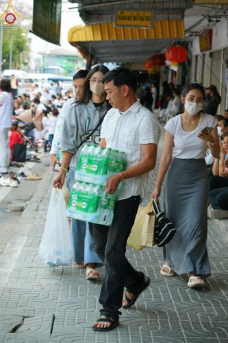 ภาพ No.126013:พิธีทำบุญเมืองนครราชสีมา ฉลอง 556 ปี ตักบาตรพระ 10,000 รูป ในวันเสาร์ที่ 2 มีนาคม พ.ศ.2567 ณ อนุสาวรีย์ท้าวสุรนารี จ.นครราชสีมา จัดโดย คณะสงฆ์จังหวัดนครราชสีมา ร่วมกับสำนักงานจังหวัดนครราชสีมา