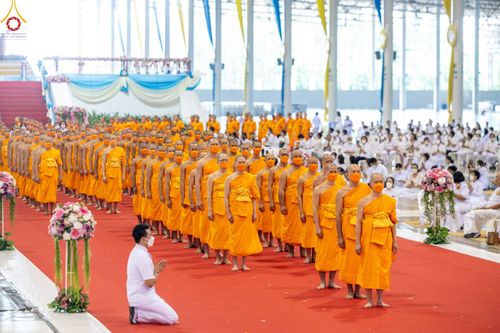 ภาพ No.88109:พิธีมุทิตาสักการะ เปรียญธรรม 9,6,3 และบาลีศึกษา 6,3  พิธีมอบดวงแก้วสามเณรทรงบาลีไวยากรณ์ วันอาทิตย์ 17 กันยายน พ.ศ. 2566 ณ สภาธรรมกายสากล วัดพระธรรมกาย