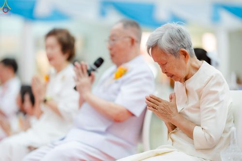 ภาพ No.233497:วันจันทร์ที่ 7 กรกฎาคม พ.ศ. 2568 จังหวัดบุรีรัมย์รวมใจ สัมมนาคณะสงฆ์ เพื่อฟื้นฟูพระพุทธศาสนา  โครงการทอดกฐินสามัคคีทั่วไทย 30,000 วัด ประจำปีพุทธศักราช 2568 และพิธีถวายมหาสังฆทาน 300 กว่าวัด โดยคณะศิษยานุศิษย์ บูชาธรรม 81 ปี หลวงพ่อธัมมชโย  ณ วัดกลาง พระ