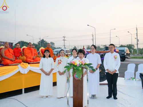 ภาพ No.180389:พิธีตักบาตรพระ ๑,๐๐๐ รูป ฉลองเมืองลำปาง ๑,๓๔๔ ปี วันเสาร์ที่ ๗ ธันวาคม พ.ศ. ๒๕๖๗ ณ ลานพระบรมราชานุสาวรีย์ พระนเรศวรมหาราช อ.เกาะคา จ.ลำปาง