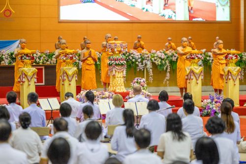 ภาพ No.88237:พิธีทอดผ้าป่าถวายทุนการศึกษาพระภิกษุสามเณรทั่วโลก, มอบโล่ผู้อุปถัมภ์มหาวิทยาลัยฯ ในวันครบรอบสถาปนา 20 ปี มหาวิทยาลัยธรรมกายแคลิฟอร์เนีย (DOU), พิธีถวายมหาสังฆทาน 108 รูป บูชาธรรมมหาปูชนียาจารย์ วันเสาร์ที่ 16 กันยายน พ.ศ. 2566 ณ ห้องแก้วสารพัดนึก1 วัดพระ