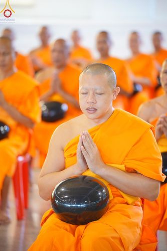 ภาพ No.167462:พิธีตักบาตรและพิธีบูชาข้าวพระ ในวันอาทิตย์ที่ 3 พฤศจิกายน พ.ศ. 2567 ณ วัดพระธรรมกาย