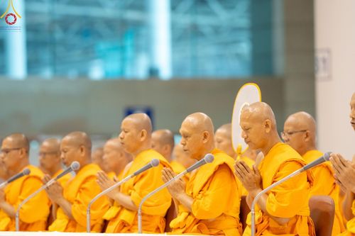 ภาพ No.59198:พิธีเจริญพระพุทธมนต์ ถวายภัตตาหารเป็นสังฆทาน เนื่องในวาระอายุวัฒนมงคล 80 ปี หลวงพ่อธัมมชโย ณ สภาธรรมกายสากล วัดพระธรรมกาย วันพุธที่ 24 เมษายน พ.ศ.2567